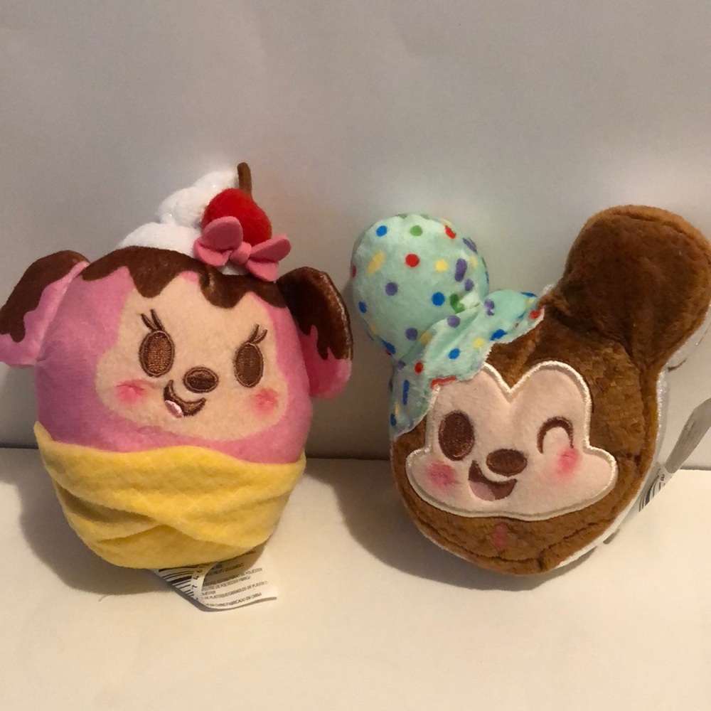 Disney munchlings Minnie strawberry sundae and mint mickey ice cream sandwich